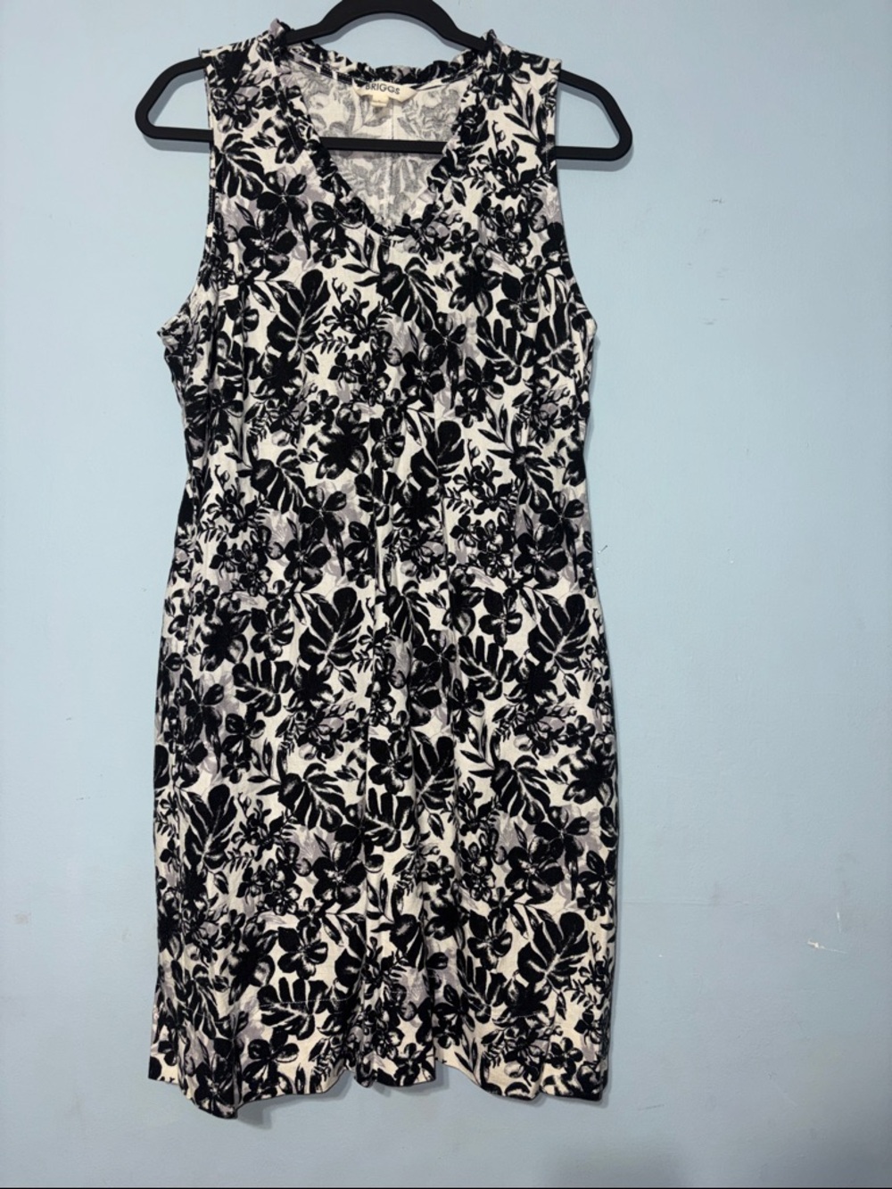 L Briggs New York Black & White Floral linen V-Neck Sleeveless cocktail Dress